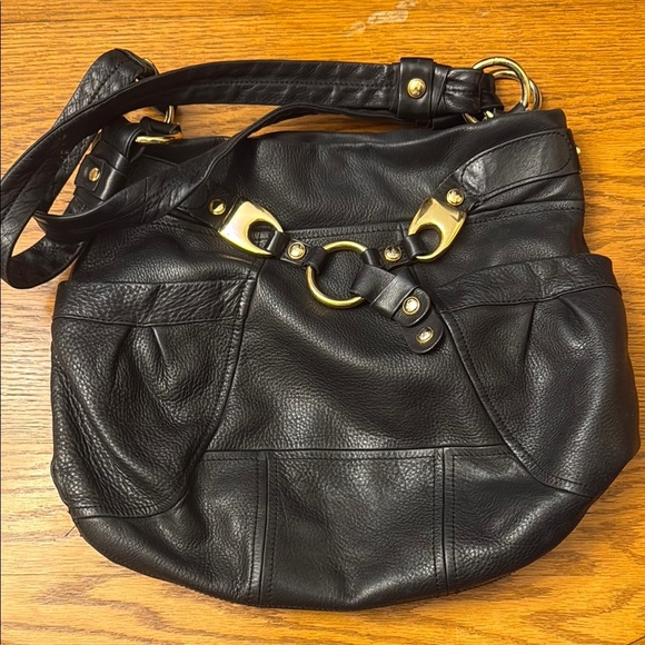 B. Makowsky Black leather and Gold accents Shoulder Bag with Hobo Design - Picture 1 of 5